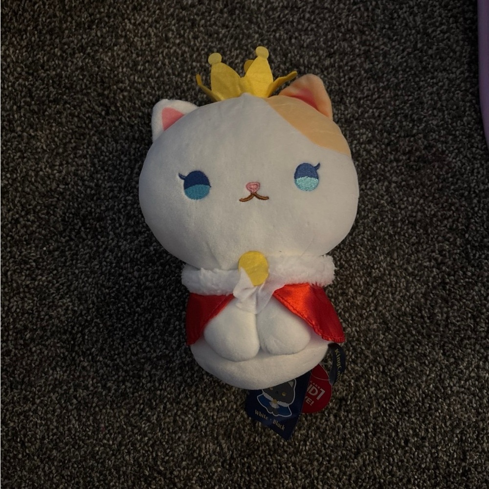 NWT KingCats Plush
- White and Yellow